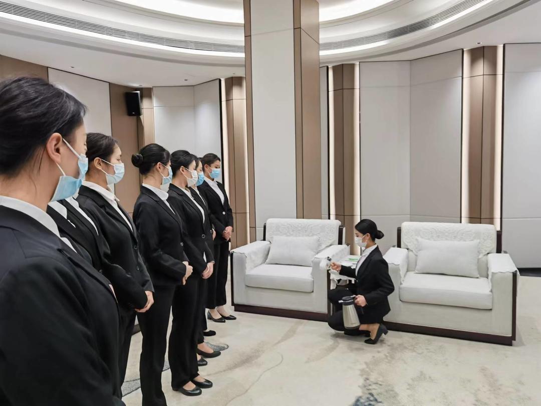 熊猫羌绣点缀科技盛会 第十届科博会会务保障的多彩故事